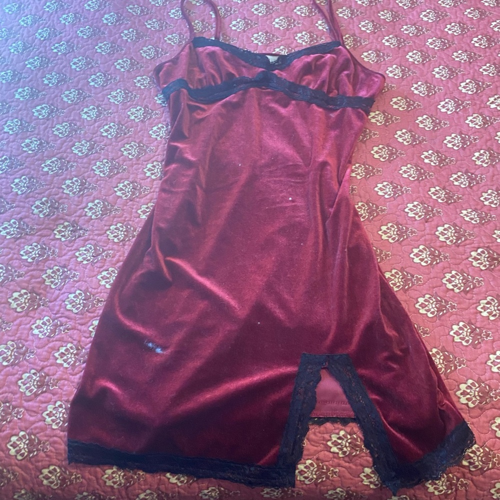 Soft stain mini slip dress with lace slit